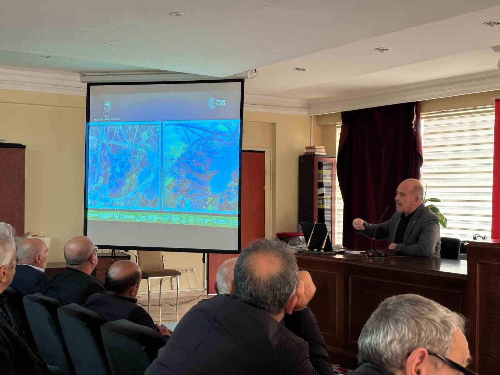 &Uuml;z&uuml;ml&uuml;&rsquo;de bağcılık eğitimi d&uuml;zenlendi
