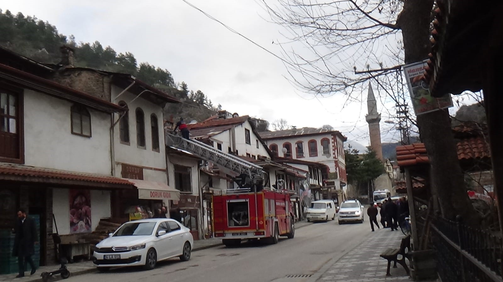 Bolu&rsquo;da iş yerindeki baca yangını korkuttu
