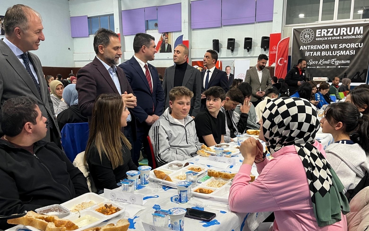 Başkan Uçar, antrenör ve sporcularla iftarda buluştu