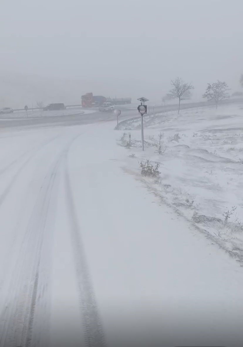 Konya&rsquo;da kar yağışı başladı, yer yer tipi etkili oluyor
