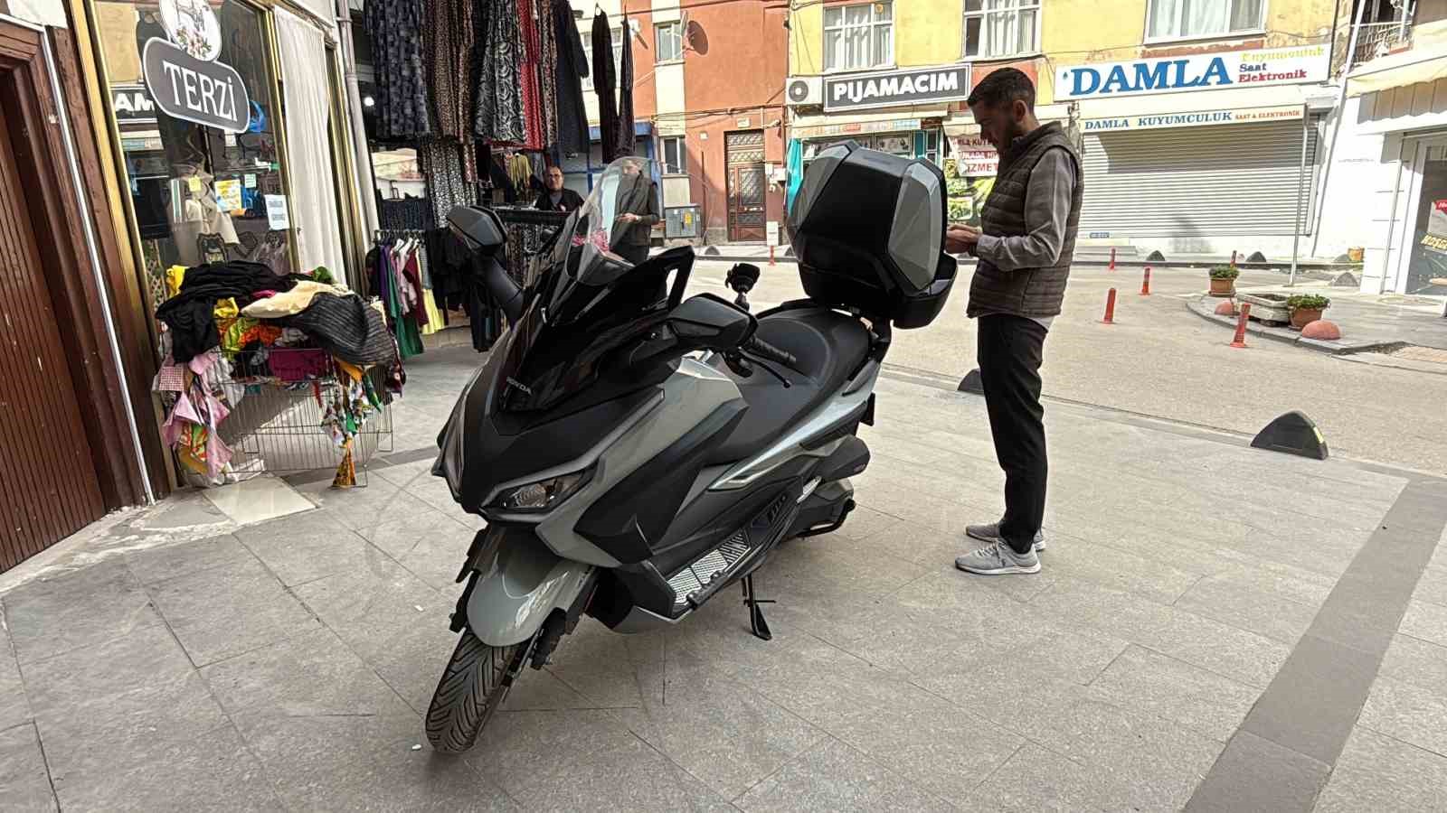 Sahte plaka ş&uuml;phesi motosiklet sahibini endişelendirdi
