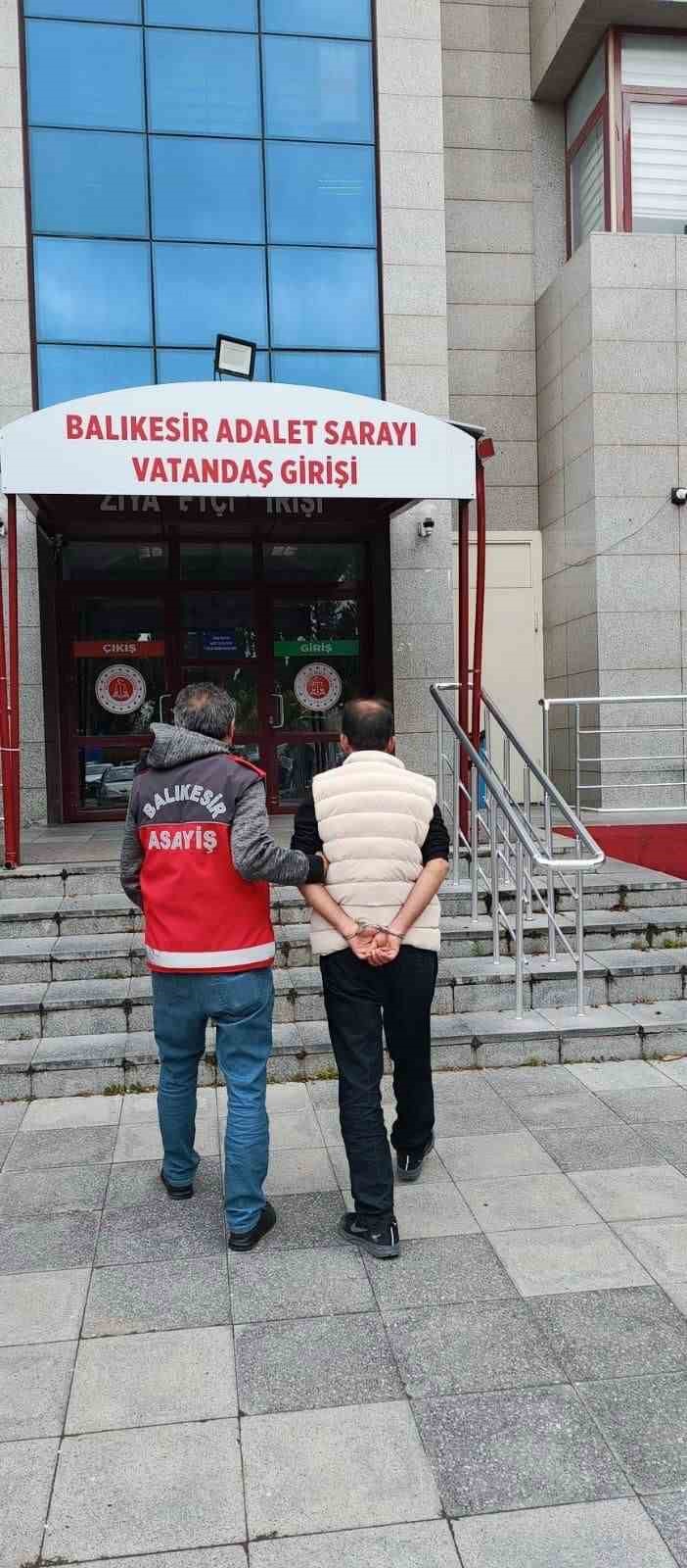 Balıkesir’de altın hırsızı polisten kaçamadı