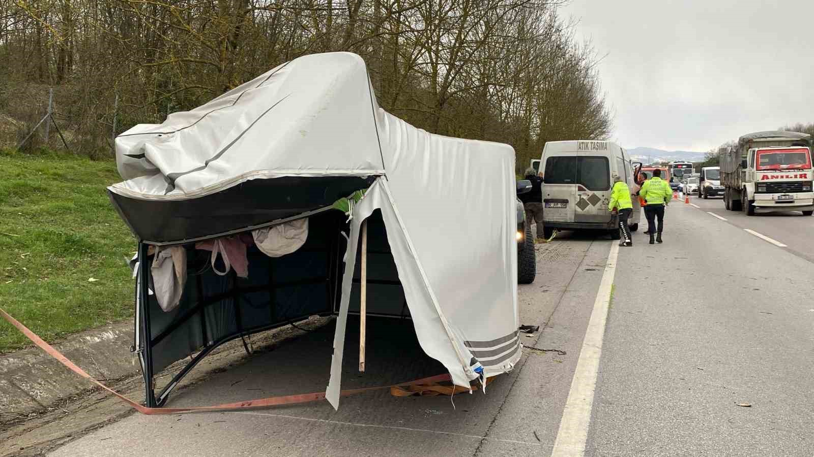 Panelvan kamyonete çarptı: 2 yaralı
