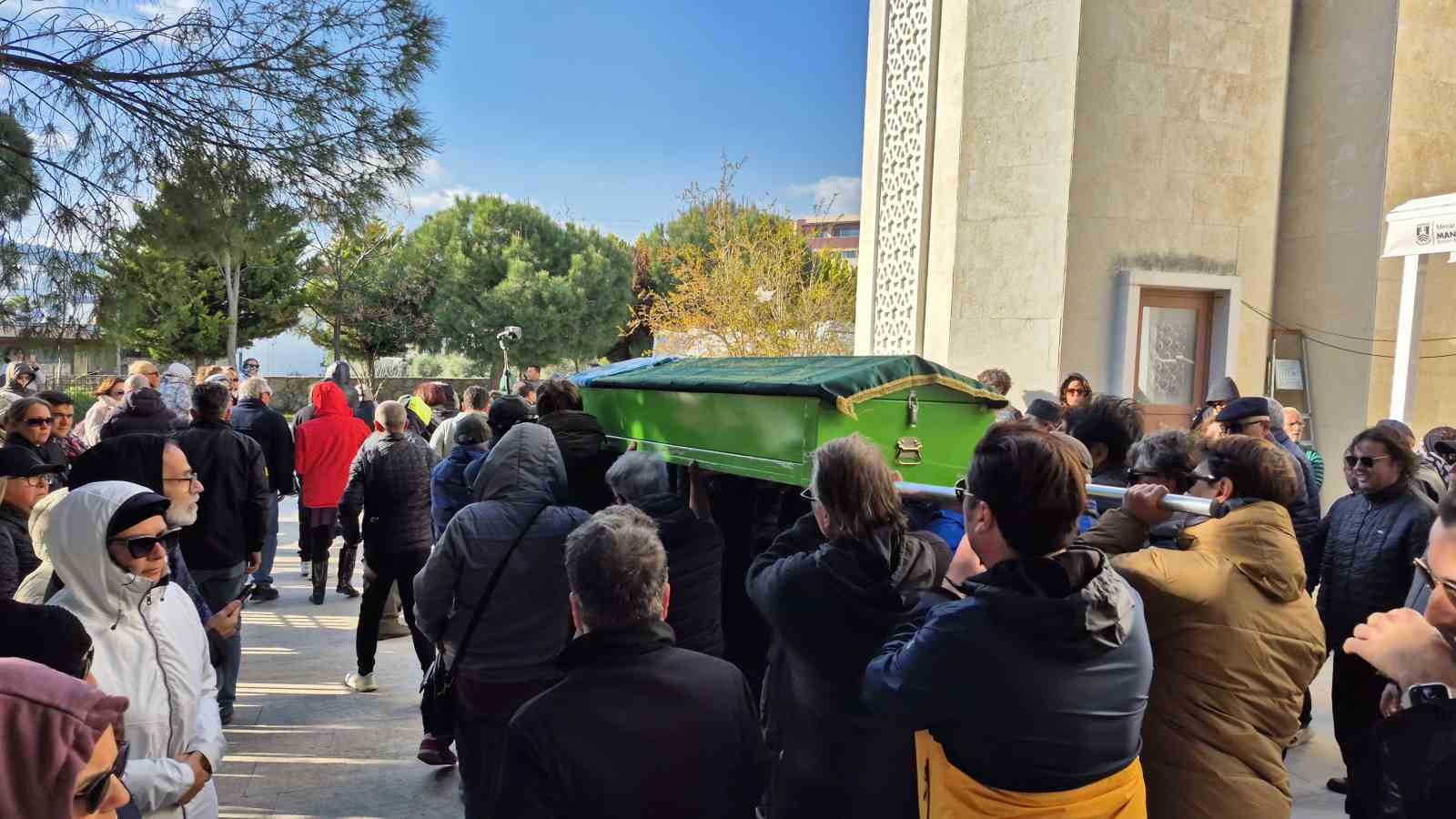 Sanatçı Tanyeli Bodrum’da son yolculuğuna uğurlandı
