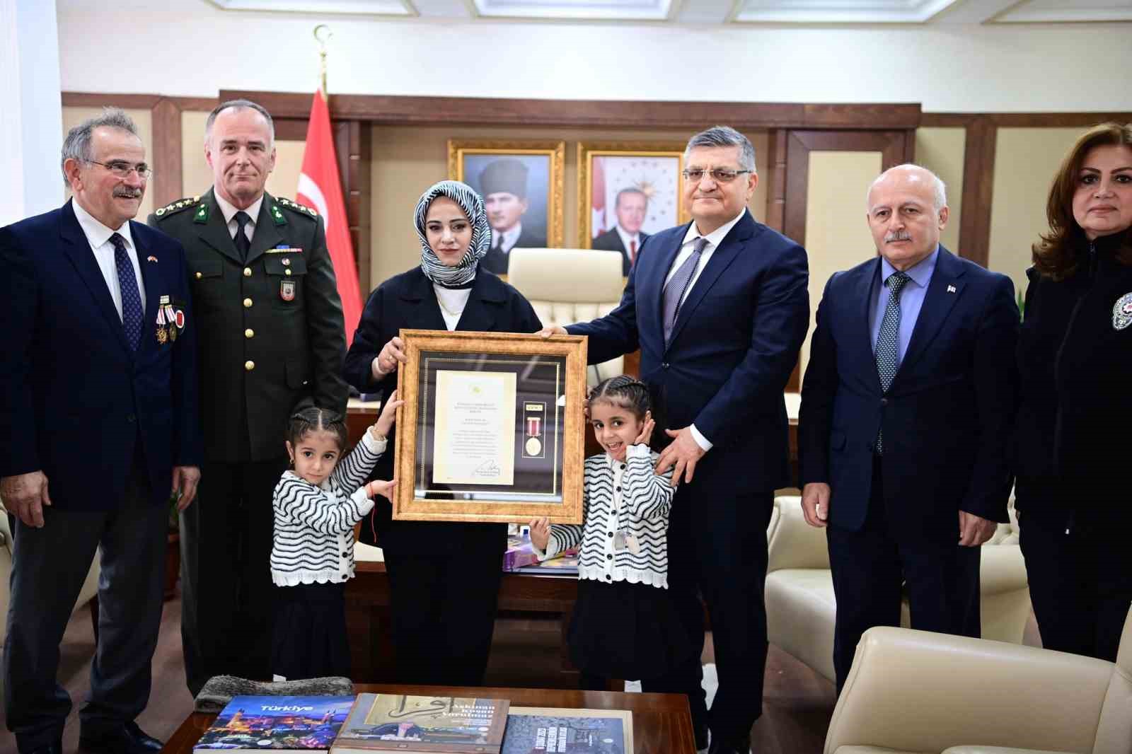 Sinop’ta şehit ailesine devlet övünç madalyası verildi