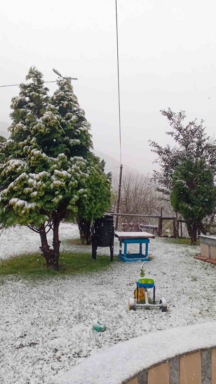 Mart kapıdan baktırdı, kazma k&uuml;rek yaktırdı
