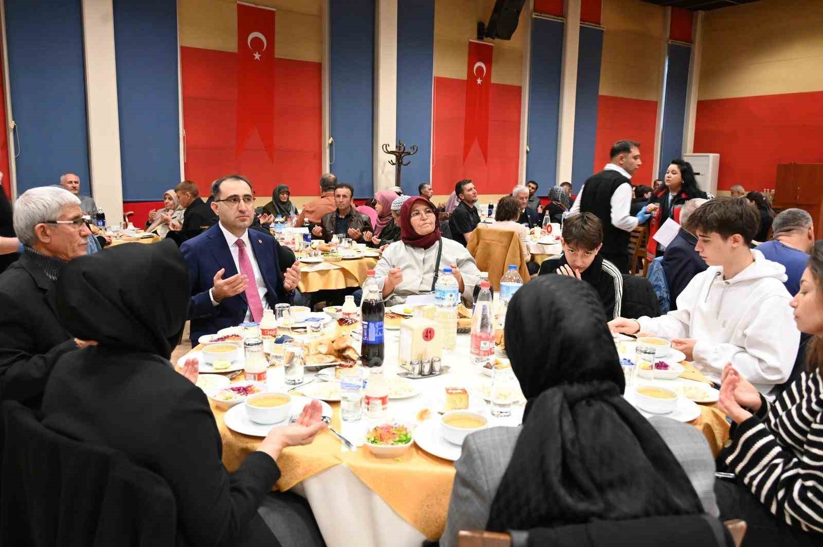 Soma&rsquo;da şehit yakınları ve gaziler i&ccedil;in anlamlı iftar
