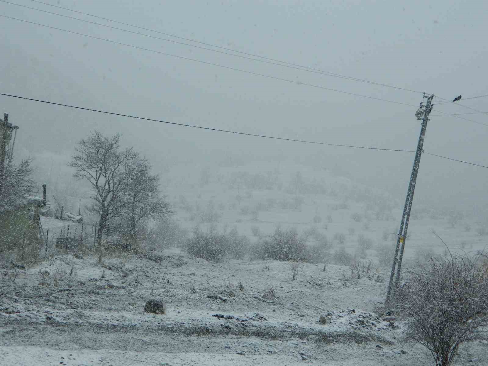 Posof g&uuml;ne kar ile uyandı
