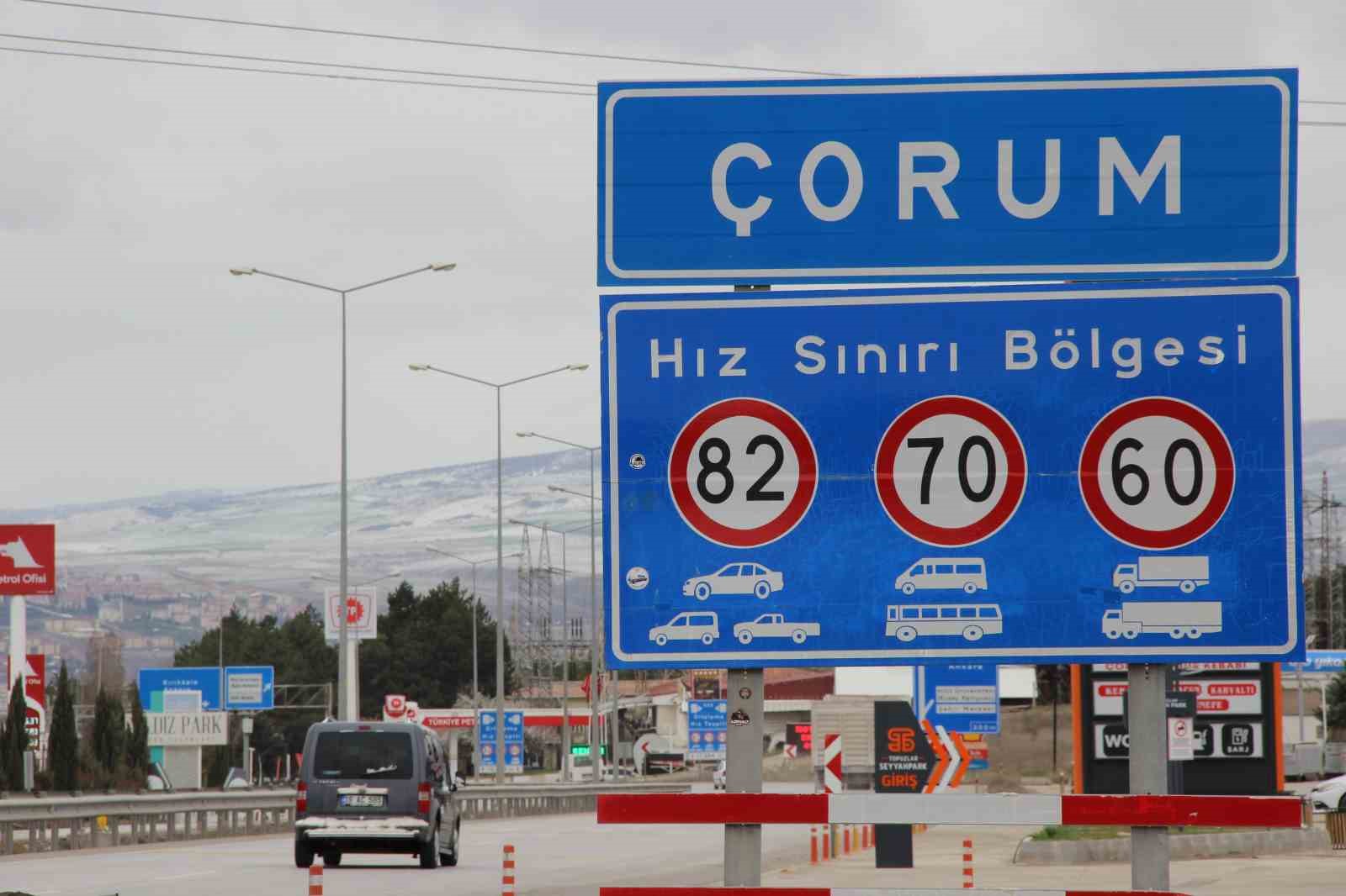&Ccedil;orum&rsquo;da kar yağışı etkili oldu
