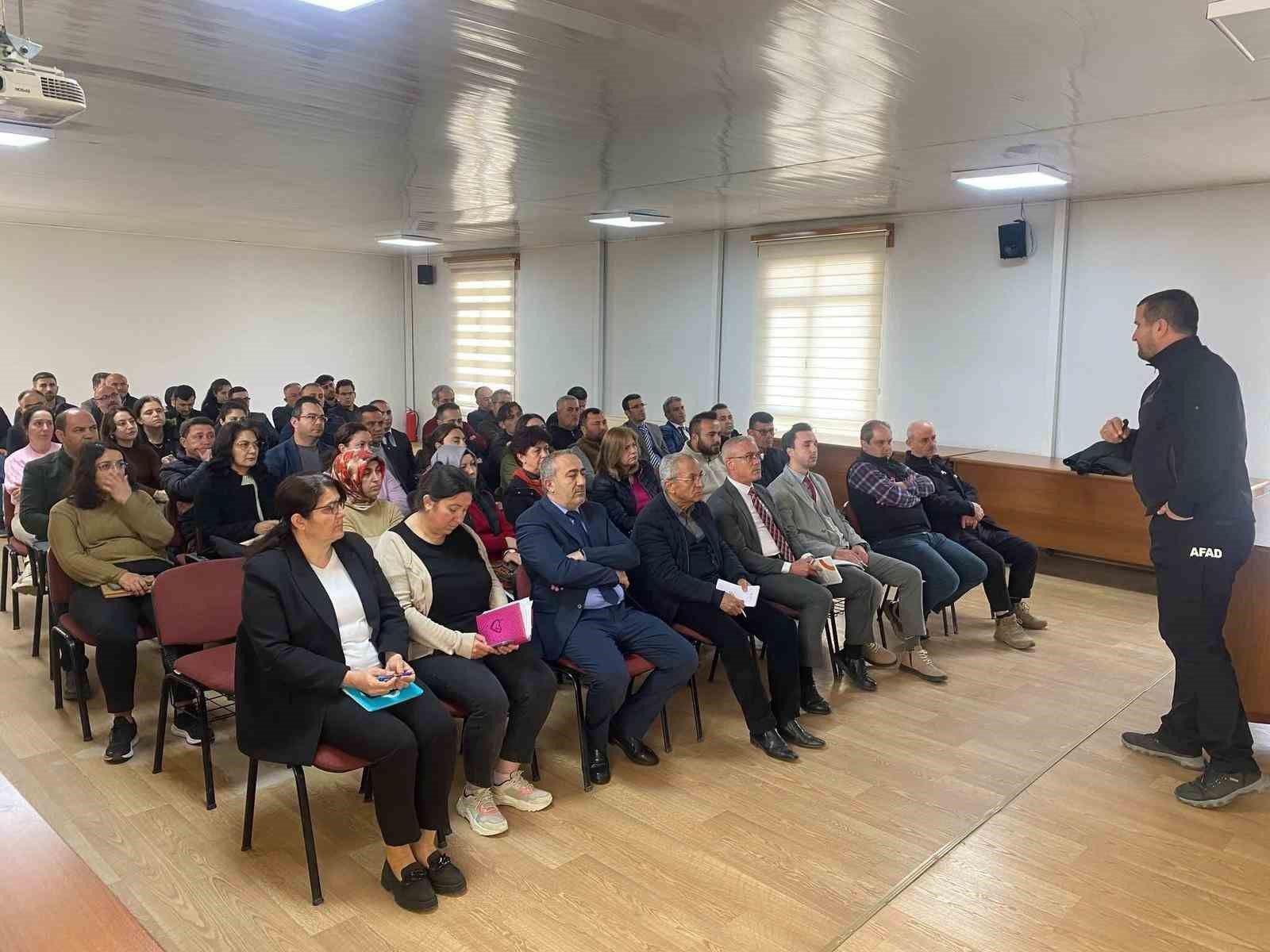 Sarıgöl’de afet ve acil durum bilgilendirme eğitimi