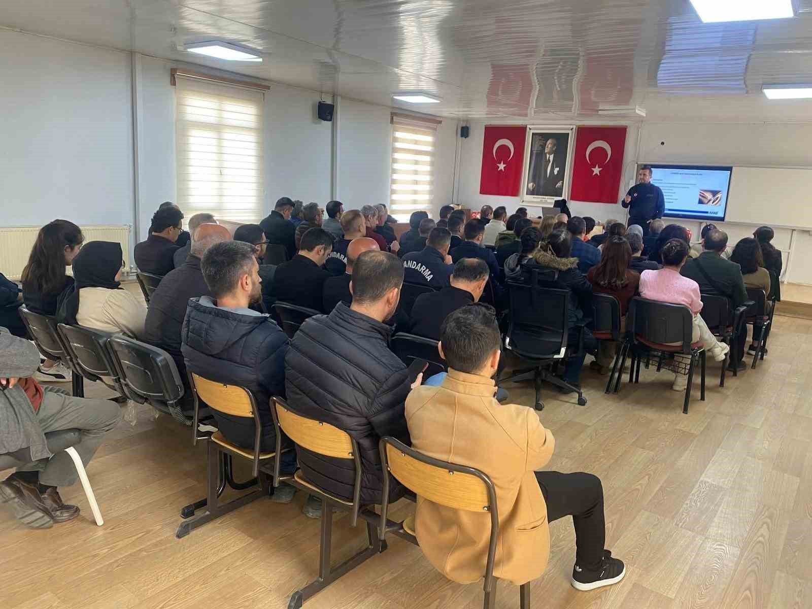 Sarıg&ouml;l&rsquo;de afet ve acil durum bilgilendirme eğitimi
