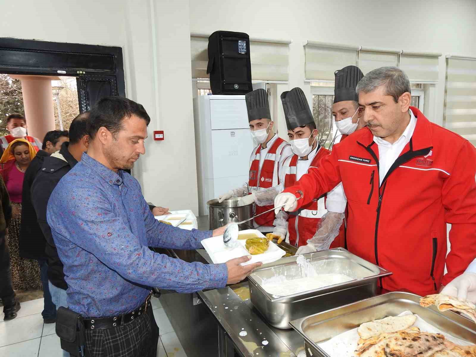 Gaziantep Vakıflar B&ouml;lge M&uuml;d&uuml;rl&uuml;ğ&uuml;nden g&uuml;nde 3 bin kişiye iftar

