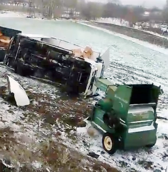 Mart karı kazaya neden oldu, tarlaya u&ccedil;an ara&ccedil; s&uuml;r&uuml;c&uuml;s&uuml; yaralandı
