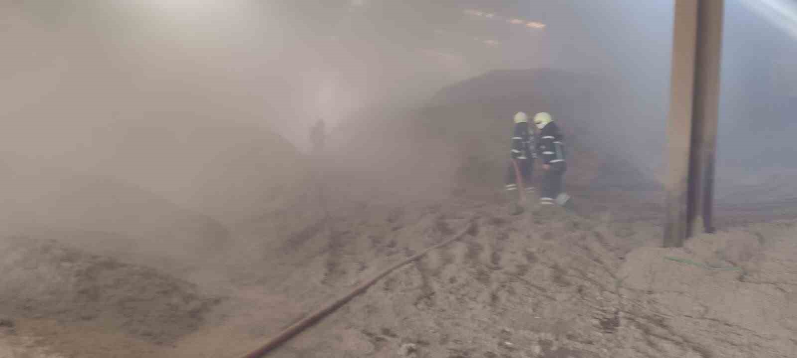 Kahramanmaraş&rsquo;ta 2 depo yandı
