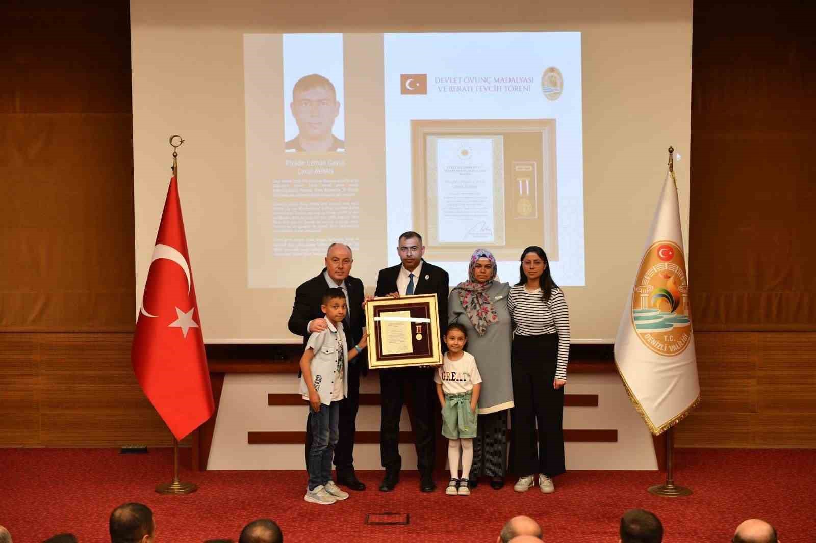 Denizli&rsquo;de Devlet &Ouml;v&uuml;n&ccedil; Madalyası ve Beratı tevcih t&ouml;reni d&uuml;zenlendi
