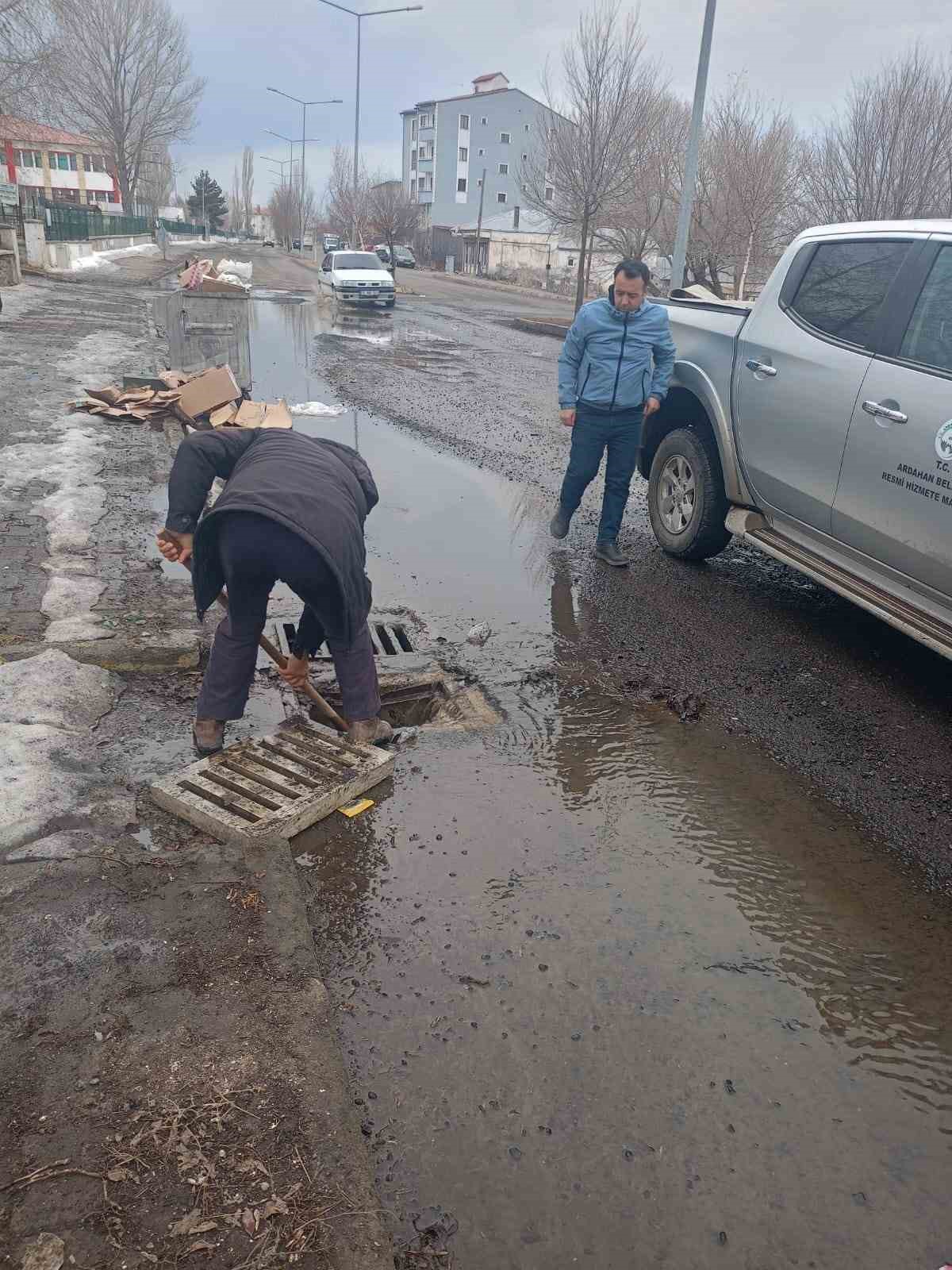 Ardahan&rsquo;da belediye ekipleri, su ve sel baskınlarına karşı &ouml;nlemlerini aldı
