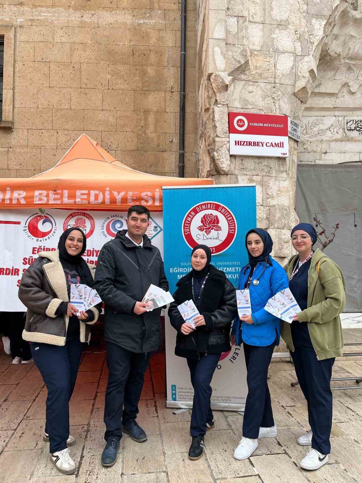 Eğirdir&rsquo;de yaşlılara saygı haftası kapsamında sağlık &ccedil;adırı kuruldu
