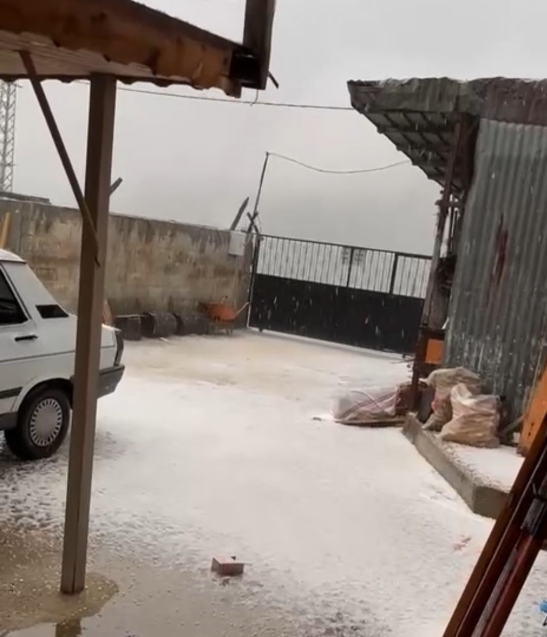 Adana&rsquo;nın y&uuml;ksek kesimlerinde kar ve dolu yağışı
