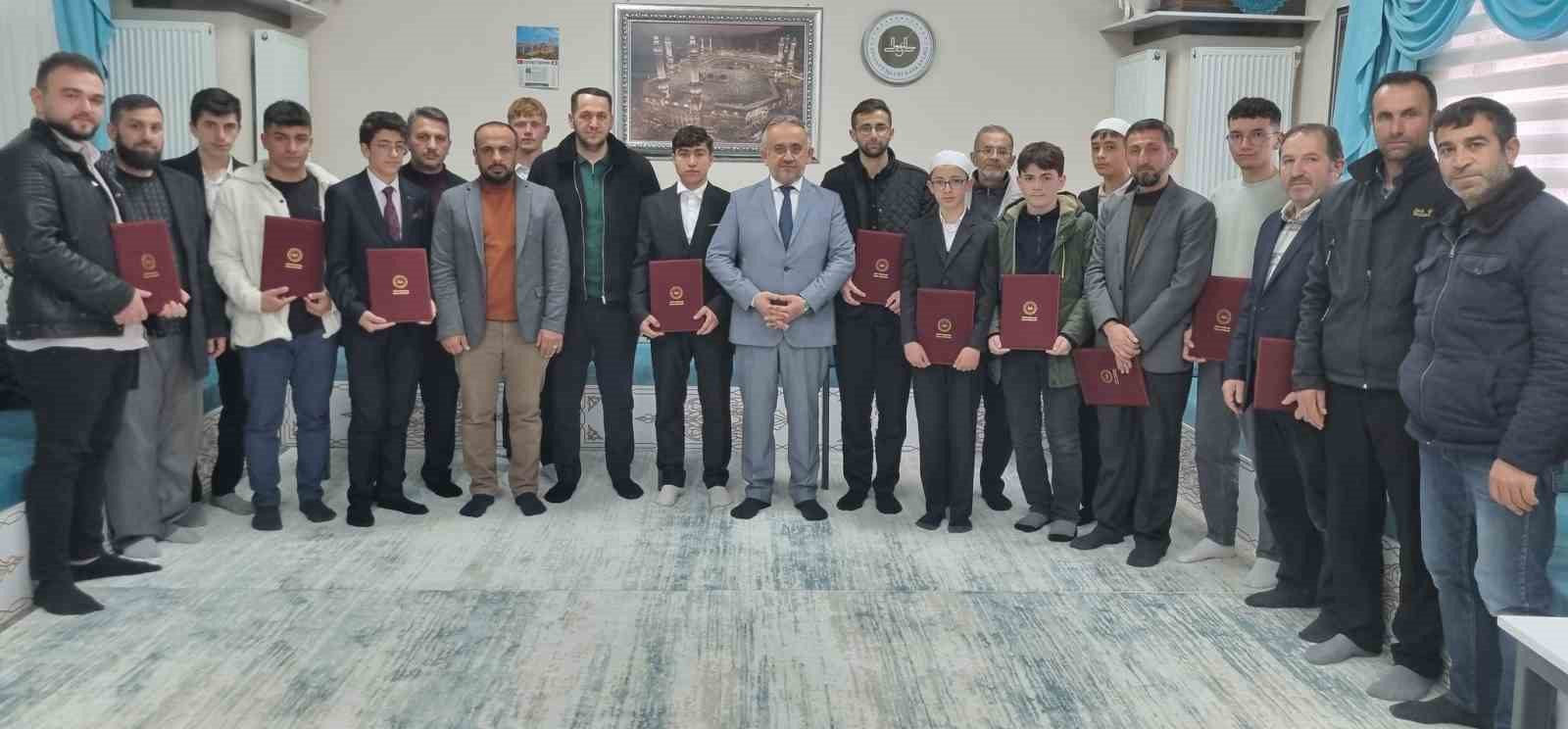 Bayburt&rsquo;ta hafızlar belgelerine kavuştu
