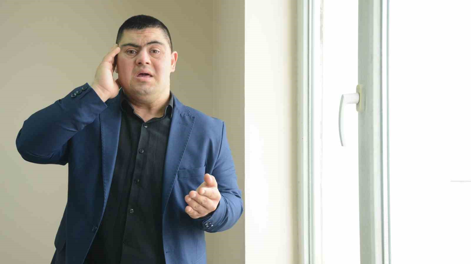 Down sendromlu Erdin&ccedil;&rsquo;in en b&uuml;y&uuml;k hayali &rsquo;dengbej&rsquo; olmak
