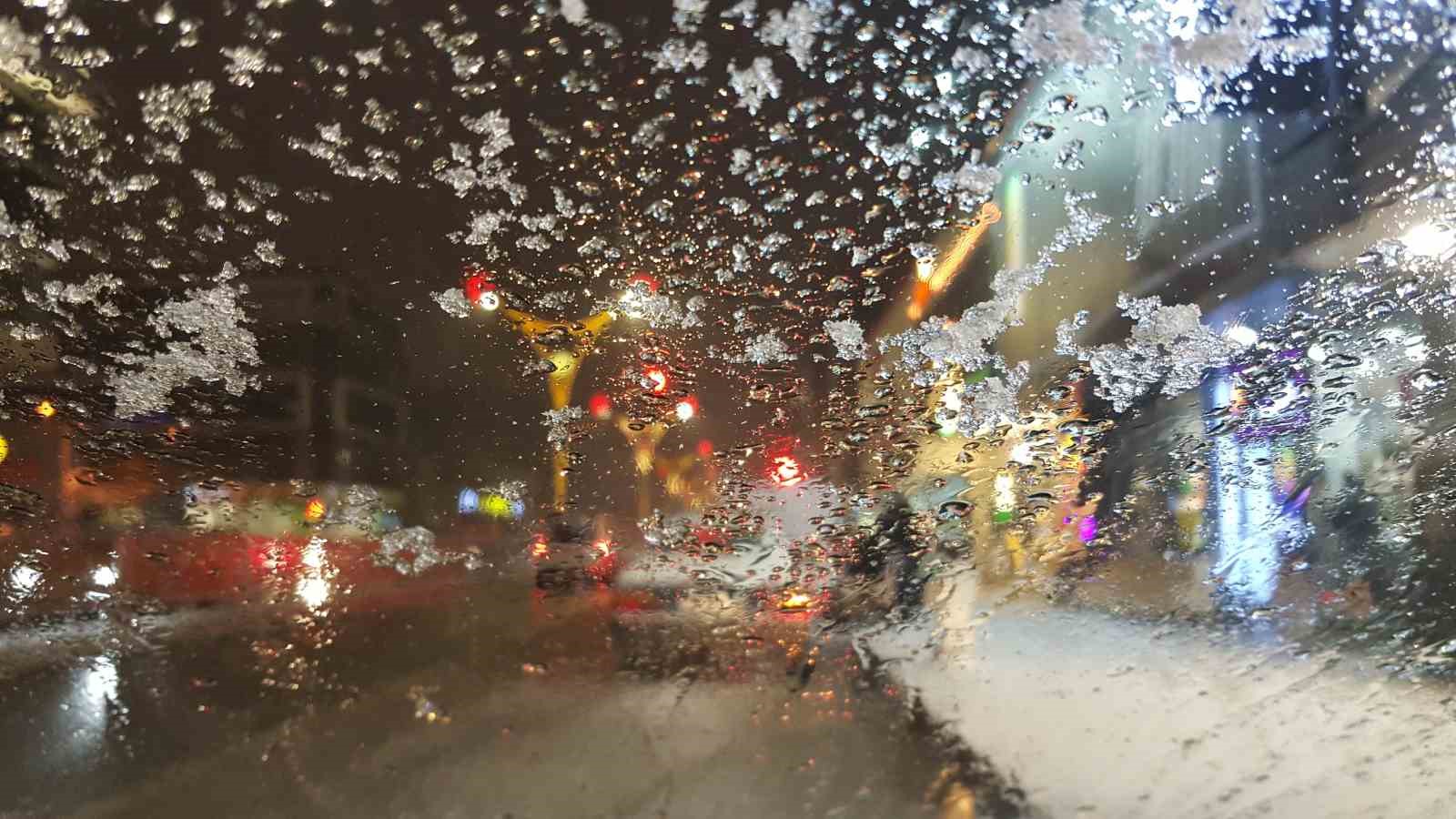 Erzincan&rsquo;da eğitime kar tatili
