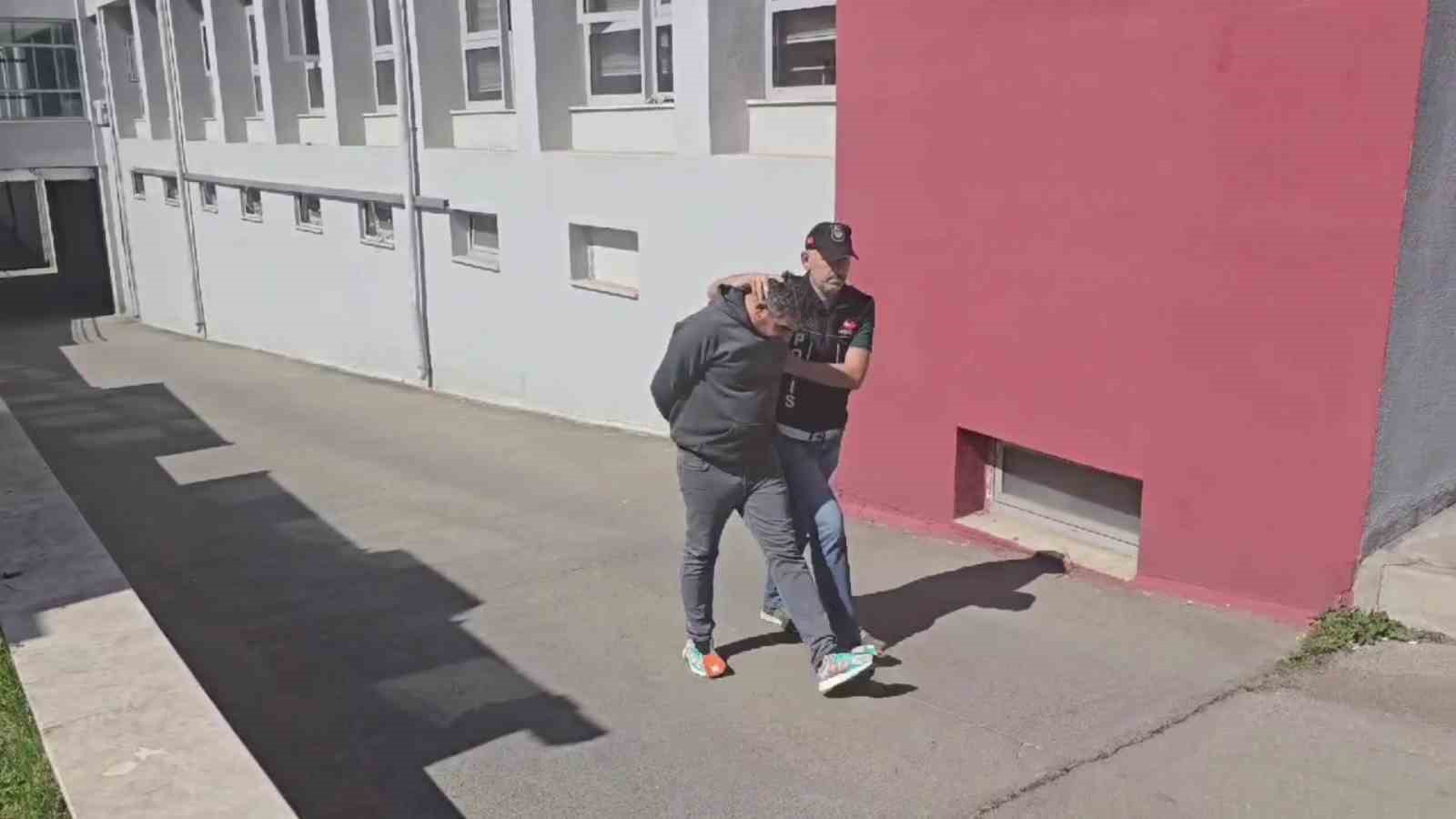 71 kilo uyuşturucu yapacak hammaddeyle yakalandı &quot;İçiciyim&quot; dedi