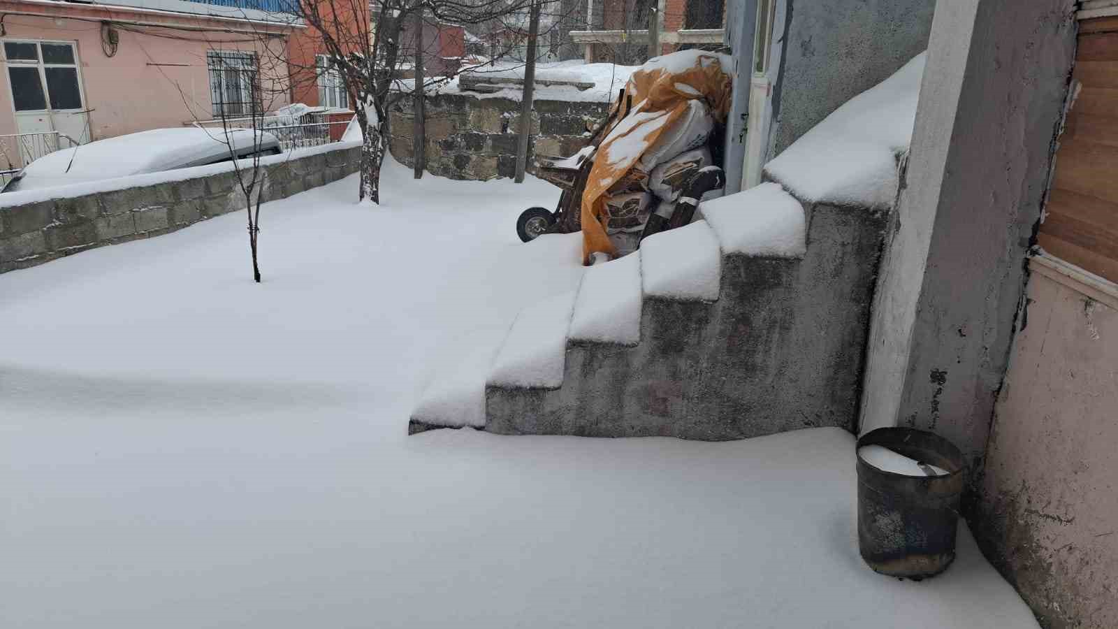 Tunceli’de kar yağışı etkili oldu