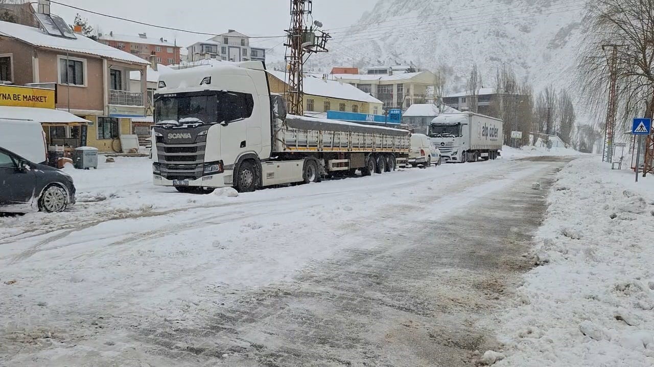 Tunceli&rsquo;de kar yağışı etkili oldu
