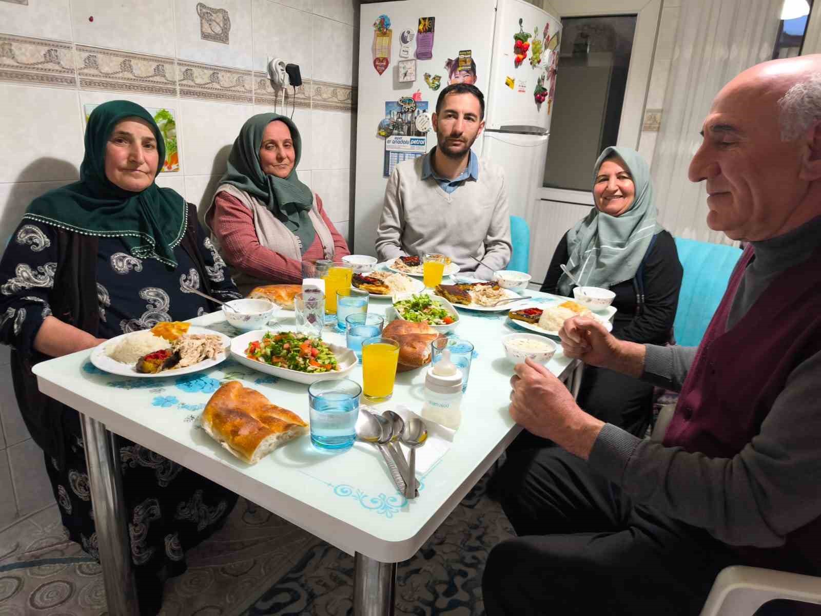 Erzurum’da 4 kuşak aileler iftarda buluşturuldu