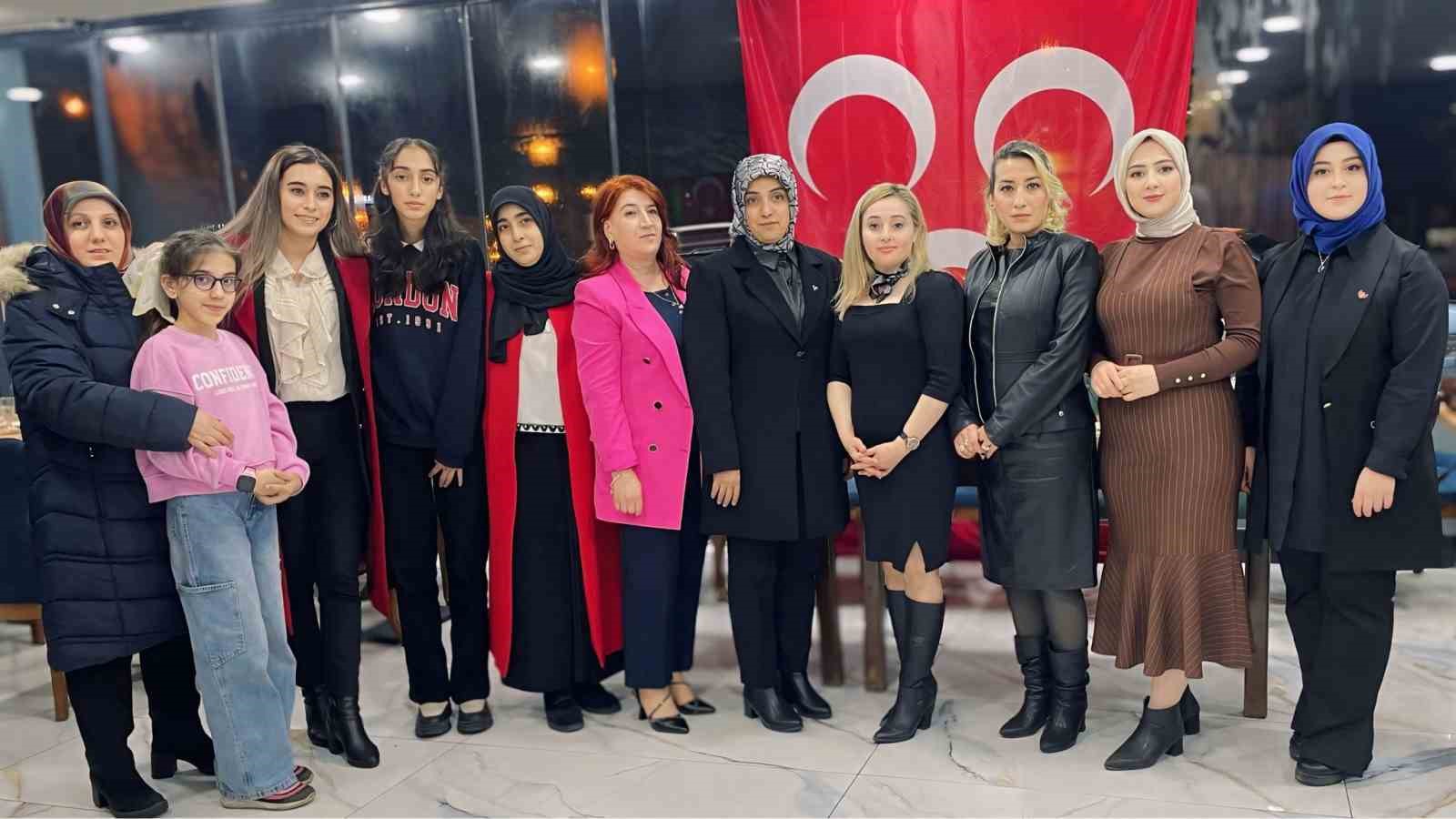 Öğrencilerle iftarda buluştular