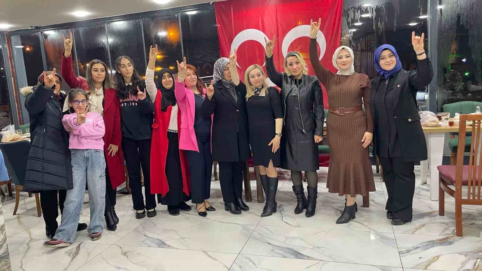 &Ouml;ğrencilerle iftarda buluştular
