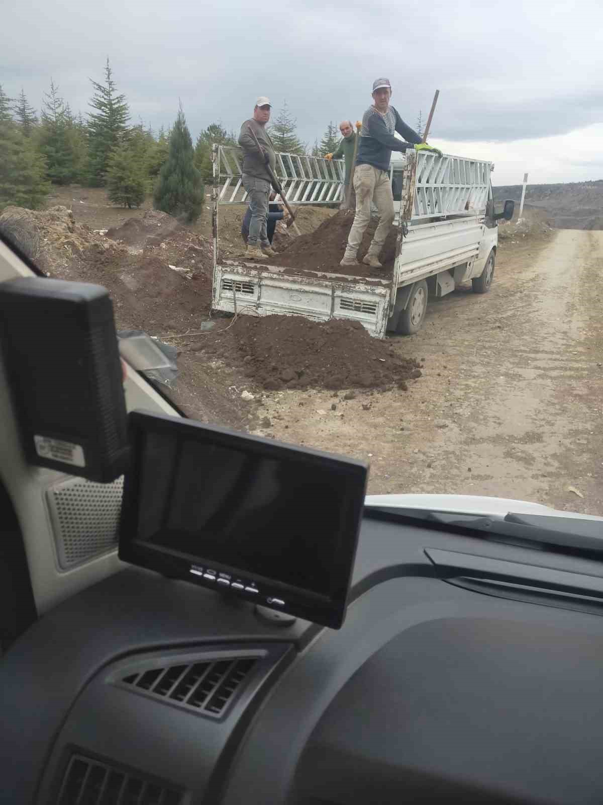 "&Ccedil;&ouml;p d&ouml;kmeyin" diyen muhtarı darp eden şahıslar yine iş başında
