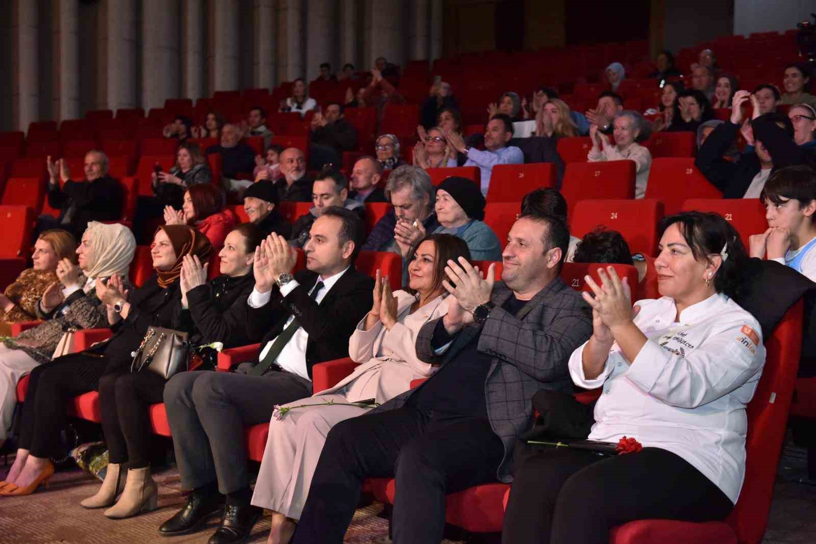 Down Sendromlular Günü Senfonik Türküler Konseri, müzikseverlere unutulmaz bir akşam yaşattı