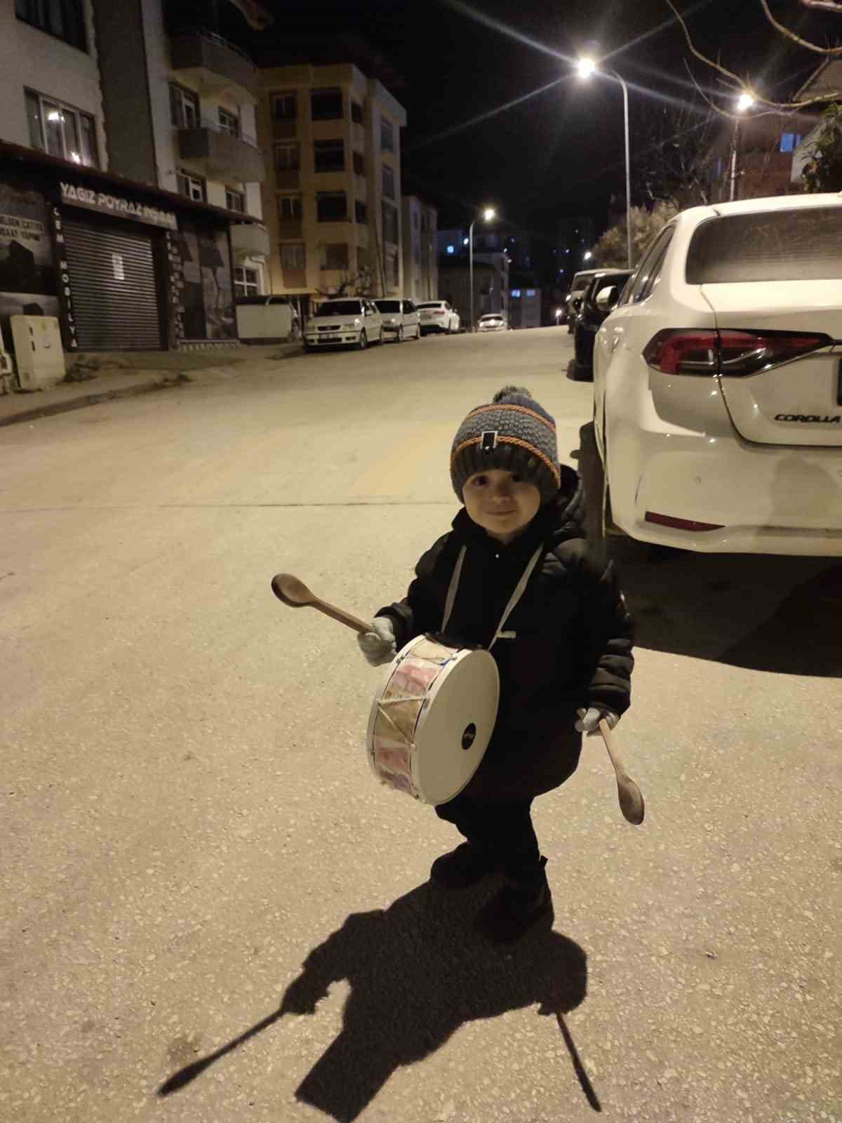 Türkiye’nin en küçük Ramazan davulcusu