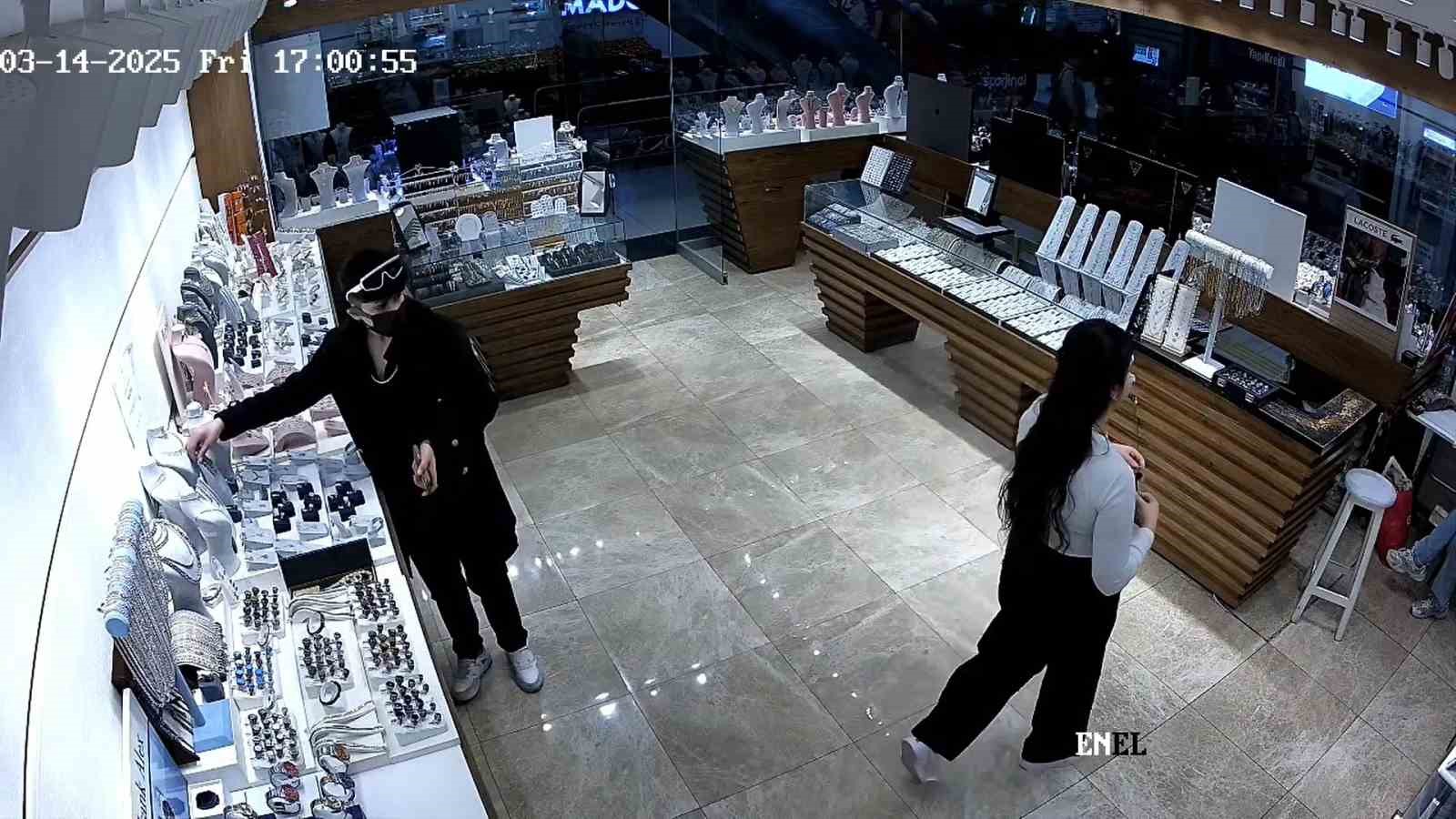 Yalova’da maskeli saat hırsızı güvenlik kamerasında