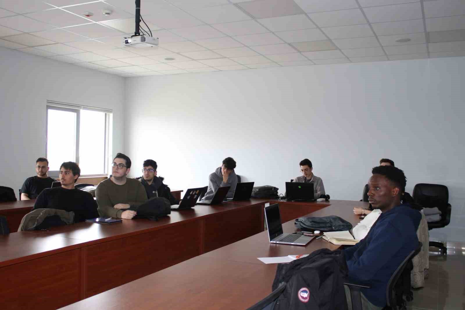 Yapay zekanın robotik sistemlere entegrasyonu bu etkinlikte konuşuldu