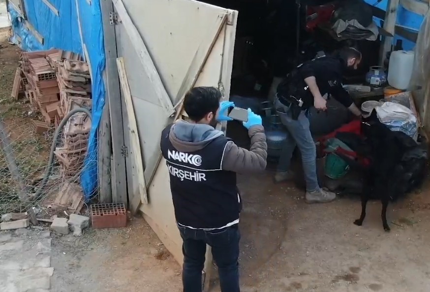 Kırşehir&rsquo;de dron destekli uyuşturucu operasyonu: 7 tutuklama
