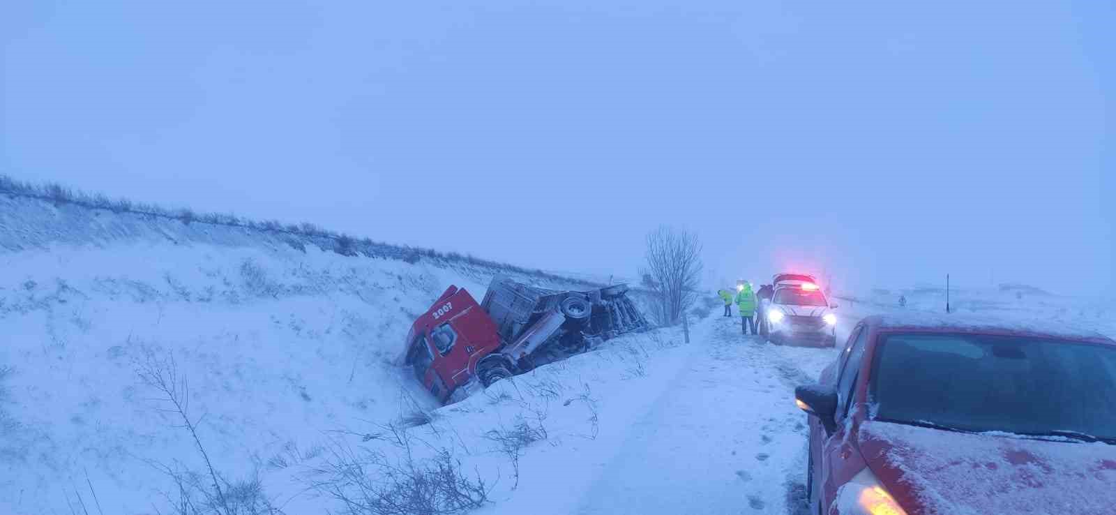 Kayseri&rsquo;de mahsur kalan 911 kişi kurtarıldı 