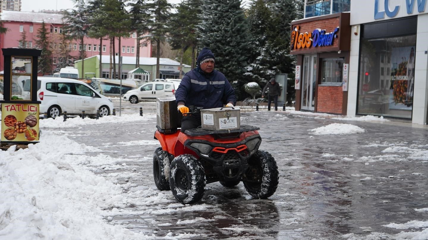 Niğde Belediyesi’nden kar yağışı ve tipiye karşı hızlı ve etkin müdahale