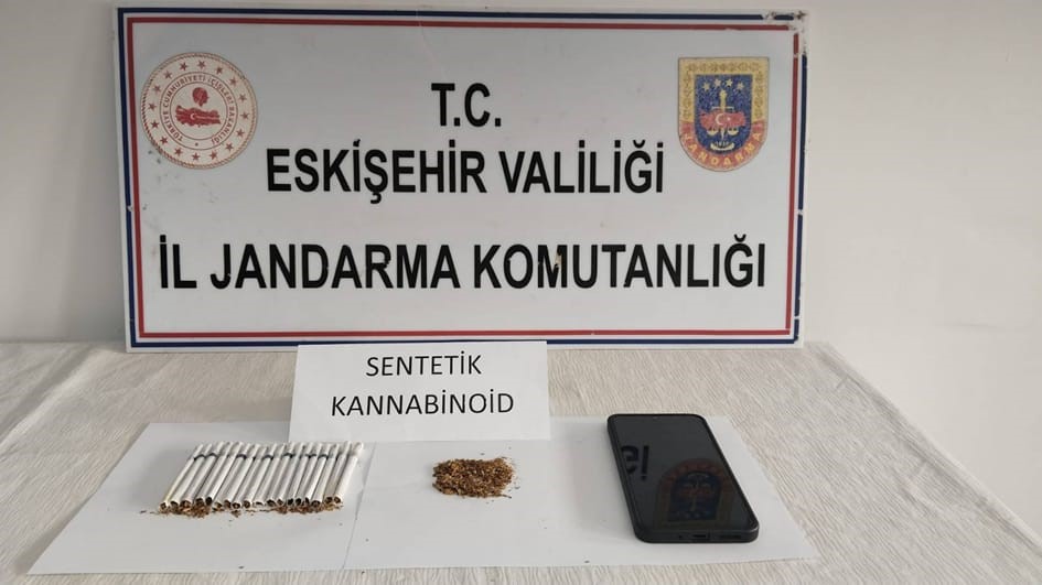 Şüpheli şahıs satmaya çalıştığı uyuşturucu madde ile yakalandı