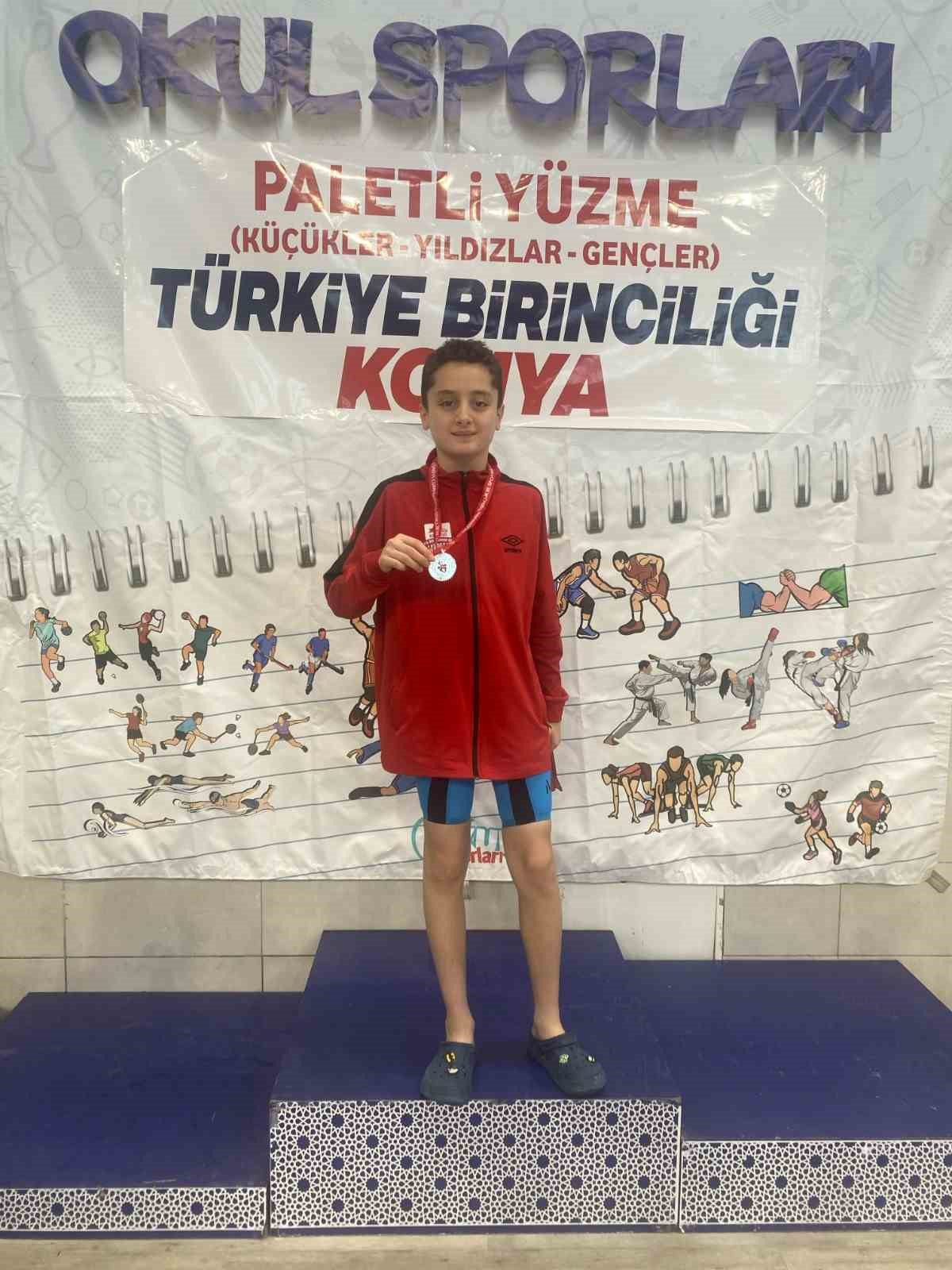 Elazığ’da yüzme sporcusu Alp Eren Güler, Türkiye 2’ncisi oldu