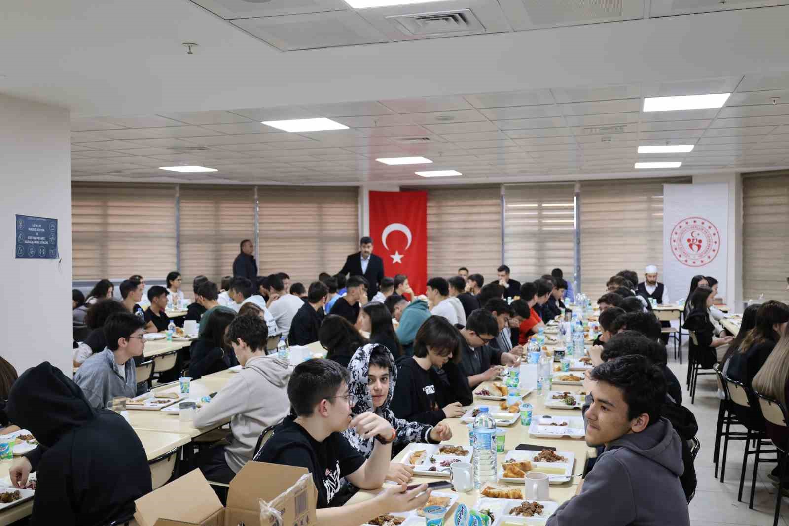 Beylikova’da öğrencilerle iftar programında buluşuldu