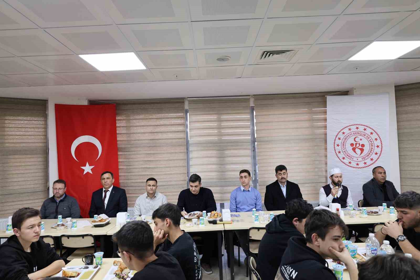 Beylikova’da öğrencilerle iftar programında buluşuldu
