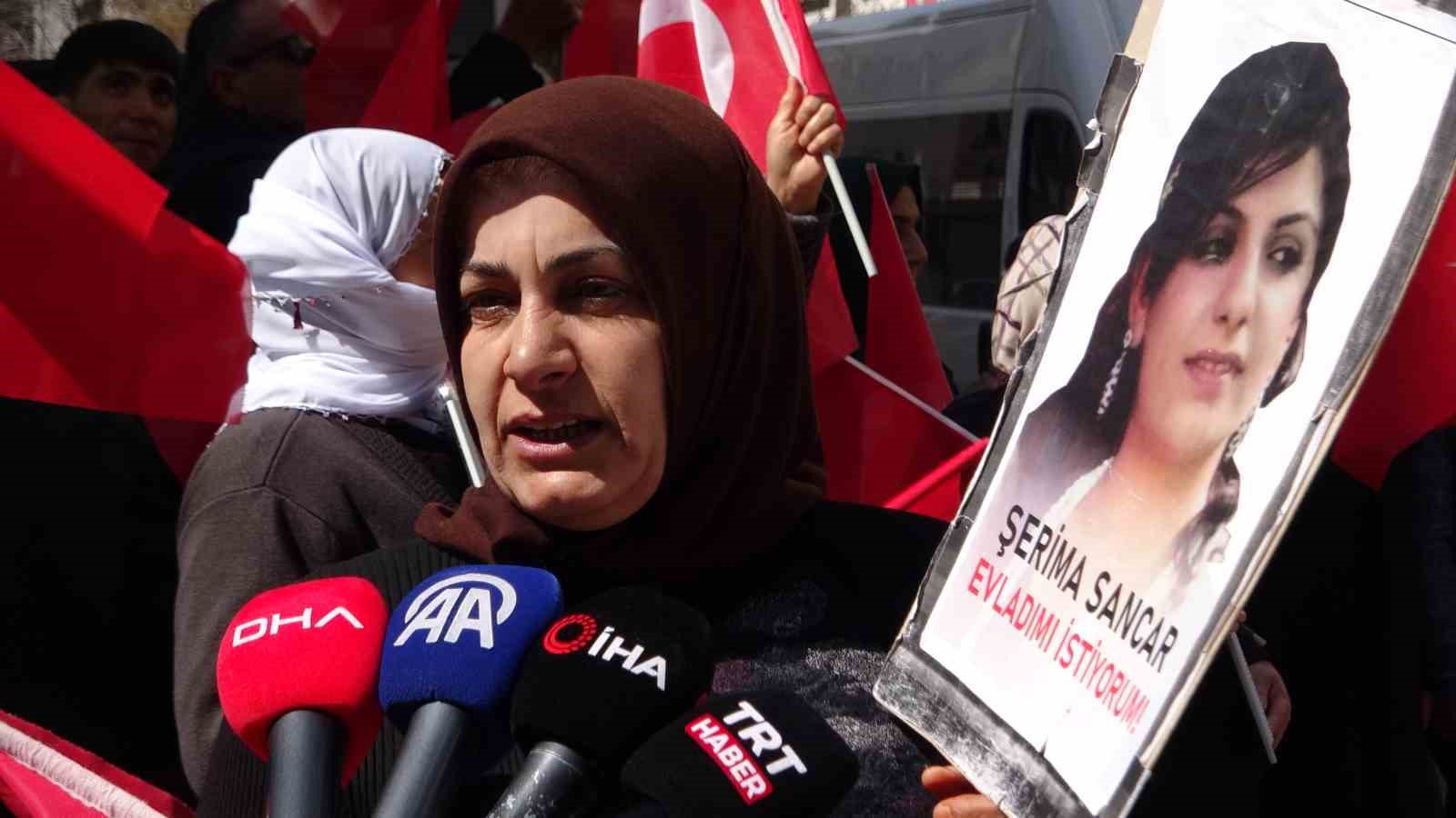 Evlat nöbetindeki aileler: "Terörsüz Türkiye istiyoruz"
