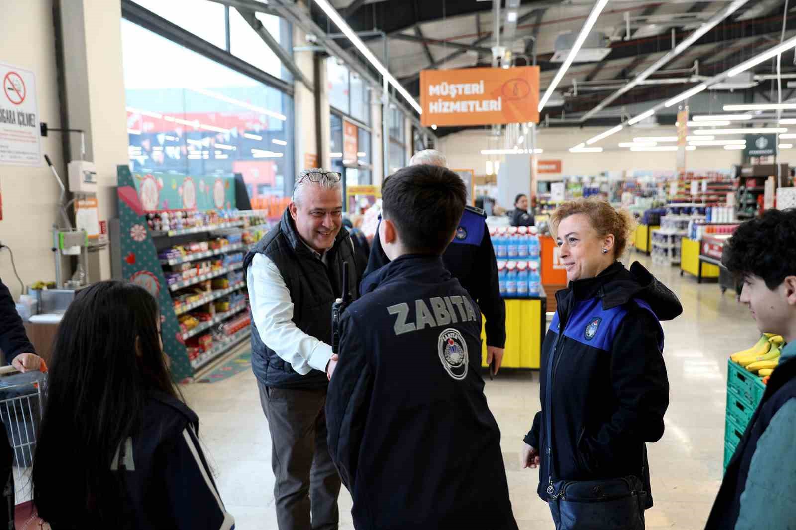 Sakarya’da çocuk zabıtalar sahaya indi: Tek tek kontrol edip uyardılar
