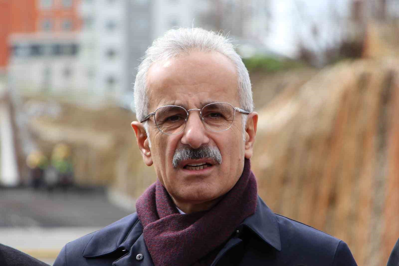 Bakan Uraloğlu: "Samsun’dan Sarp’a kadar şehir geçişleri noktasında Akçaabat en yoğun geçişlerimizin bir tanesi"
