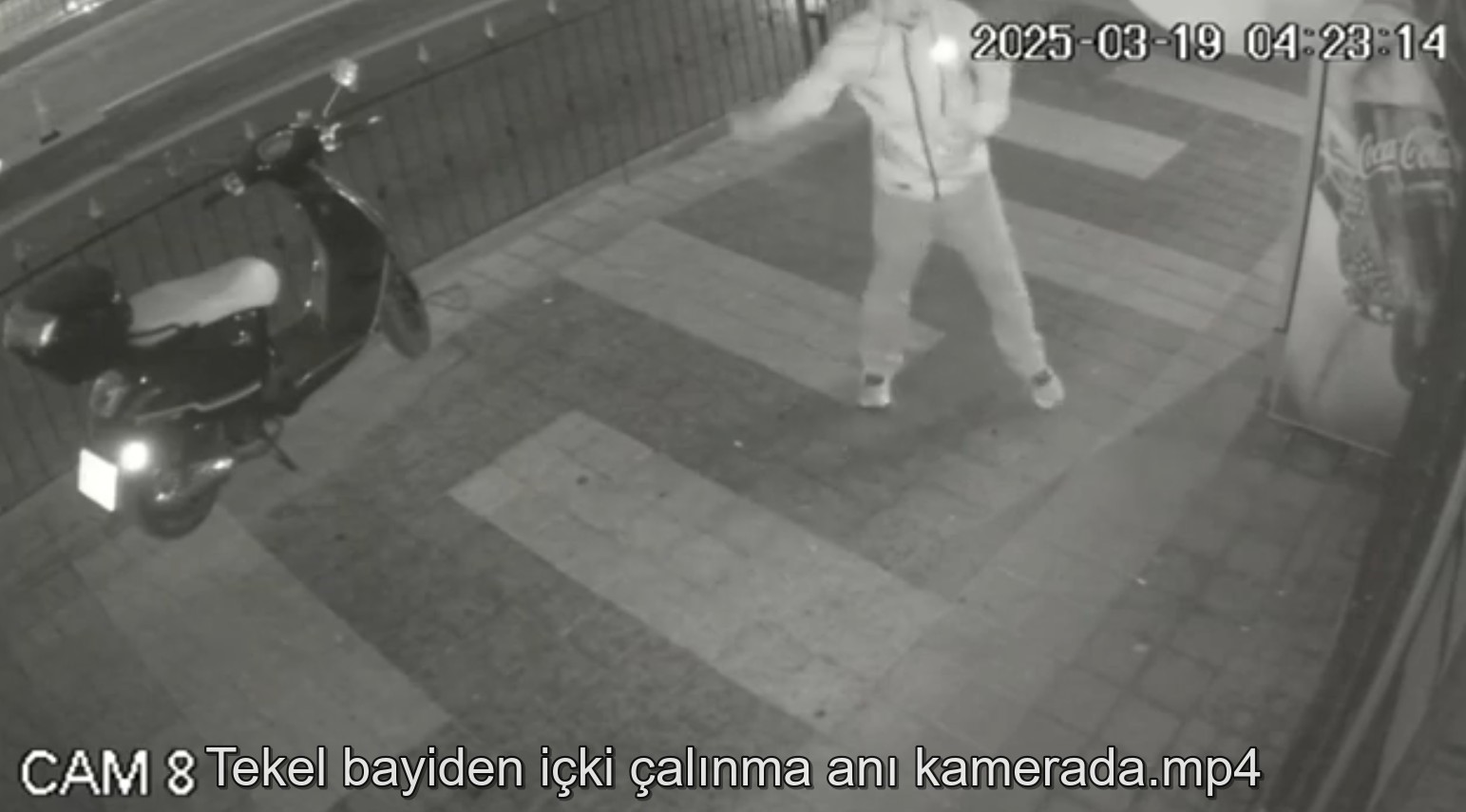 Isparta’da tekel bayi soygunu: Soygun anı güvenlik kamerasında
