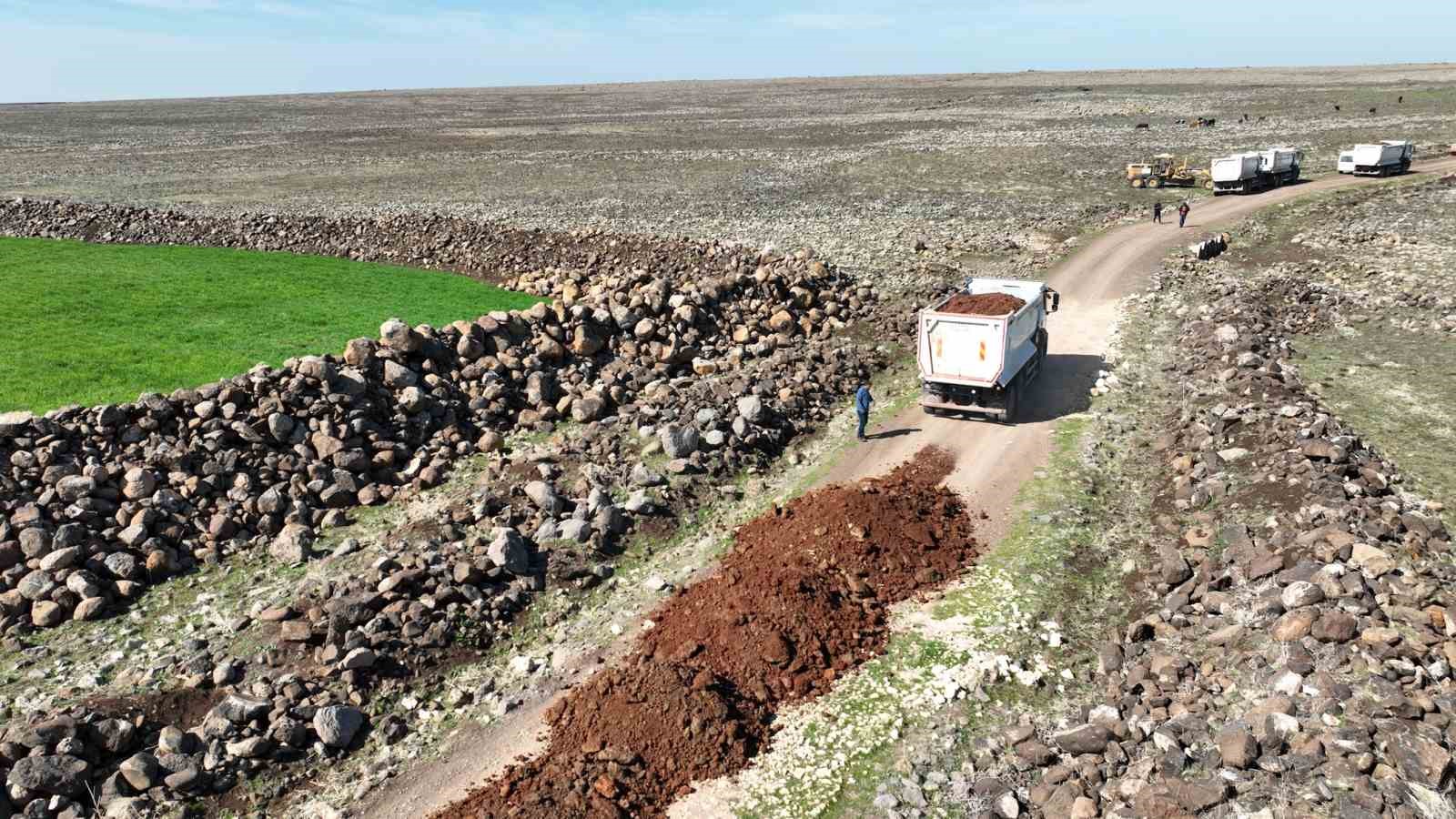 Viranşehir’in kırsal yol ağı iyileştiriliyor