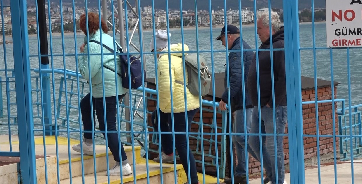 2025 yılının ilk ‘kruvaziyer’ gemisi Alanya İskelesine demirledi

