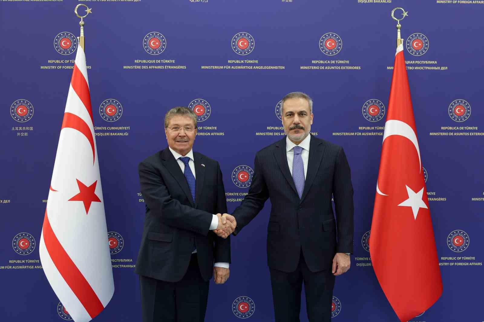 Bakan Fidan, KKTC Başbakanı Ünal Üstel’le görüştü
